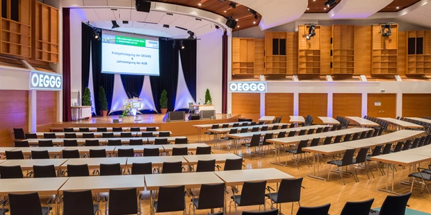 Tagungshotels - Beamer und Leinwand - Toscana Saal  - Toscana Congress Gmunden/Villa Toscana