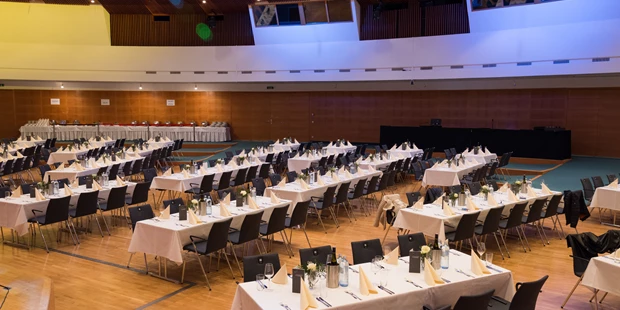 Tagungshotels - Beamer und Leinwand - Toscana Saal  - Toscana Congress Gmunden/Villa Toscana