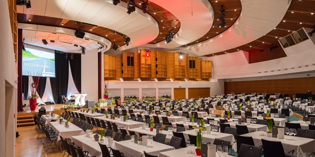 Tagungshotels - Beamer und Leinwand - Toscana Saal  - Toscana Congress Gmunden/Villa Toscana
