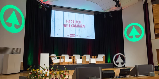 Tagungshotels - Beamer und Leinwand - Toscana Saal  - Toscana Congress Gmunden/Villa Toscana