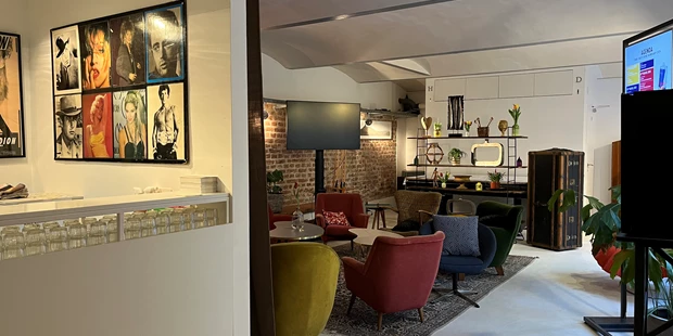 Tagungshotels - Beamer und Leinwand - SILENT LOFT & SMALL LOFT im FILMQUARTIER WIEN