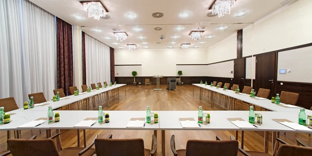 Tagungshotels - Beamer und Leinwand - Der Sandwirth ****