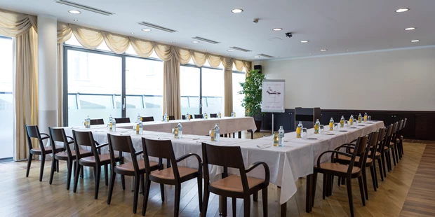 Tagungshotels - Beamer und Leinwand - Der Sandwirth ****