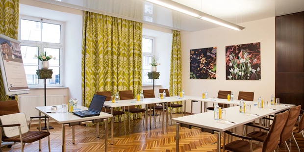 Tagungshotels - Beamer und Leinwand - Der Sandwirth ****