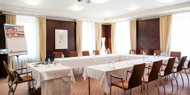 Tagungshotels - Beamer und Leinwand - Der Sandwirth ****