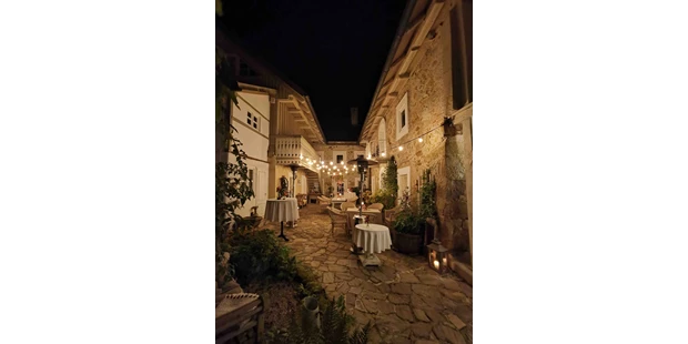 Tagungshotels - Abhörsicher: Einzelne Räume - Innenhof bei Nacht - Großkandlerhaus