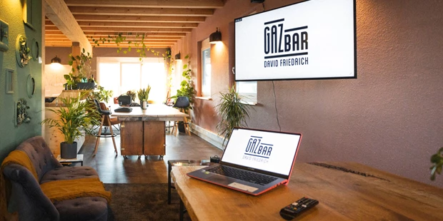 Tagungshotels - Beamer und Leinwand - GAZbar