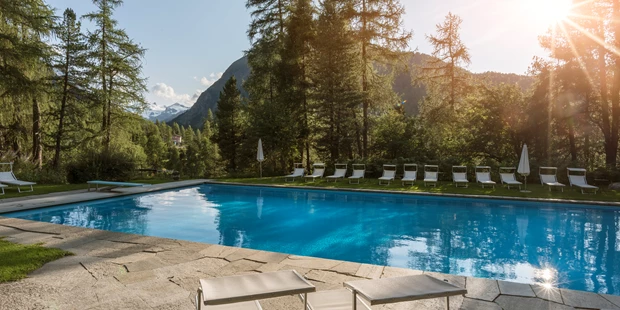 Tagungshotels - PLZ 7504 (Schweiz) - Aussenpool Hotel  - Seminarhotel SARATZ & Kongress- und Kulturzentrum Pontresina