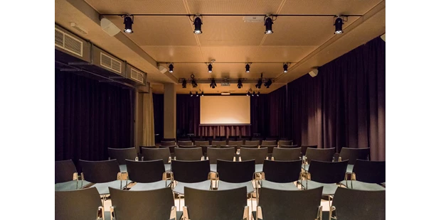 Tagungshotels - Beamer und Leinwand - Kinobestuhlung - Gleis 21