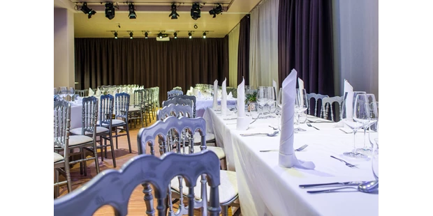 Tagungshotels - Beamer und Leinwand - Feier - Gleis 21
