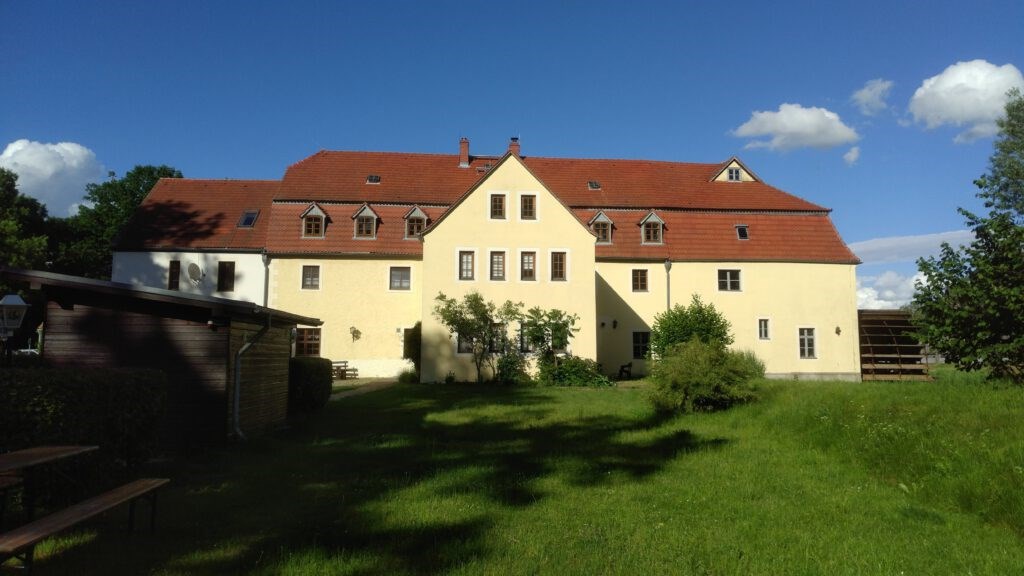 Seminarraum: Die Elstermühle vom Garten aus gesehen - Elstermühle Plessa