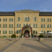 Seminarraum - Hoteleingang / Parkplatz - Schlosshotel Blankenburg