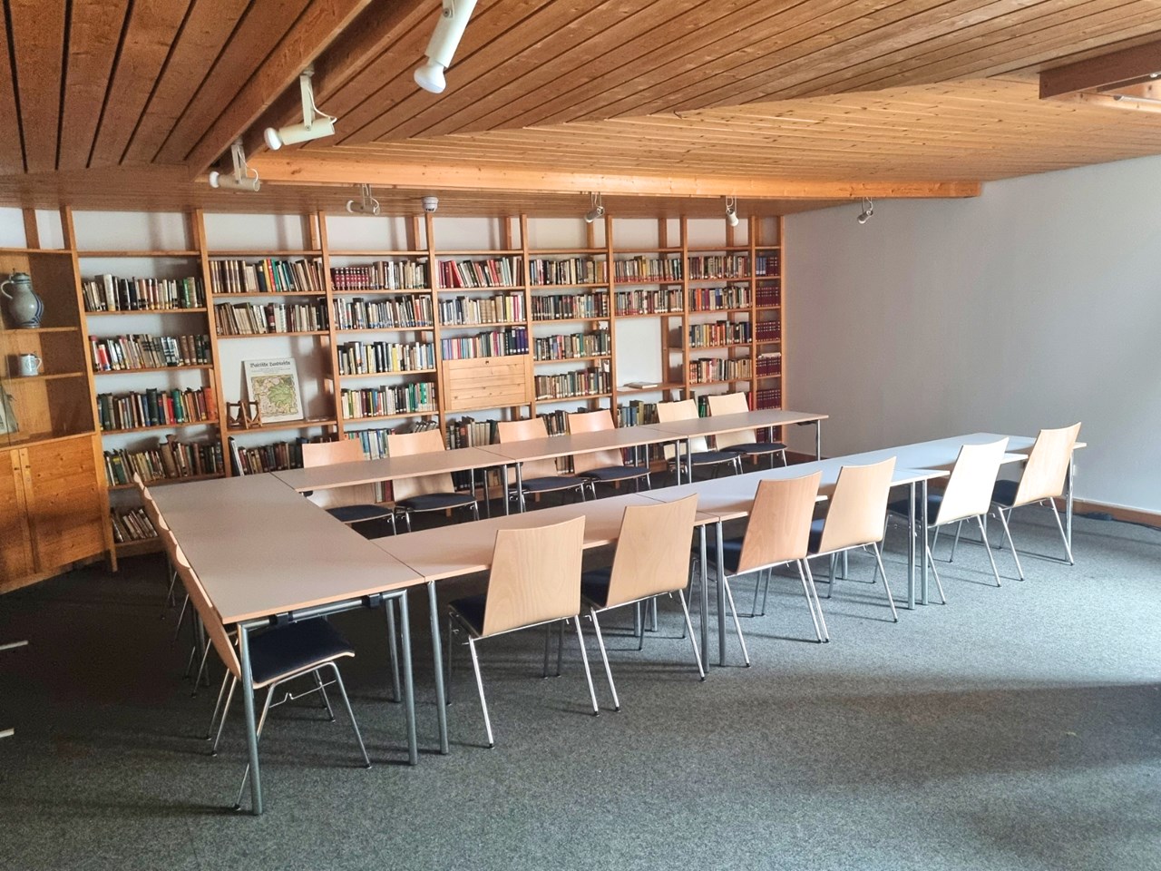 Veranstaltungszentrum des Evangelischen Handwerker-Vereins Räume Bibliothek