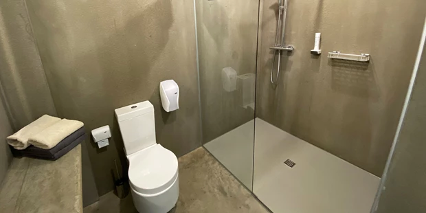 Tagungshotels - Beamer und Leinwand - Badezimmer - Avaneo Hotel Marktredwitz