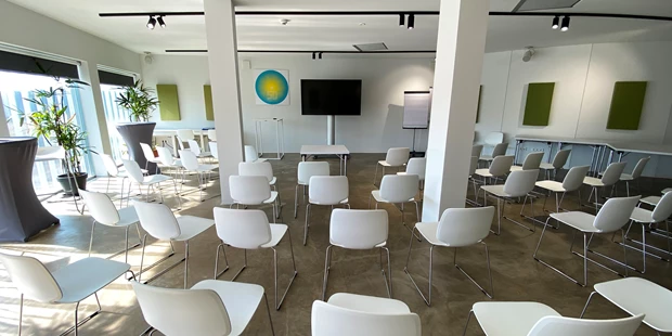 Tagungshotels - Beamer und Leinwand - Tagungsraum 2 - Avaneo Hotel Marktredwitz