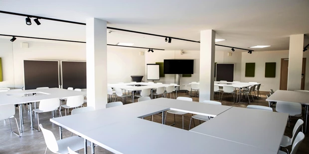 Tagungshotels - Beamer und Leinwand - Tagungsraum 2 - Avaneo Hotel Marktredwitz