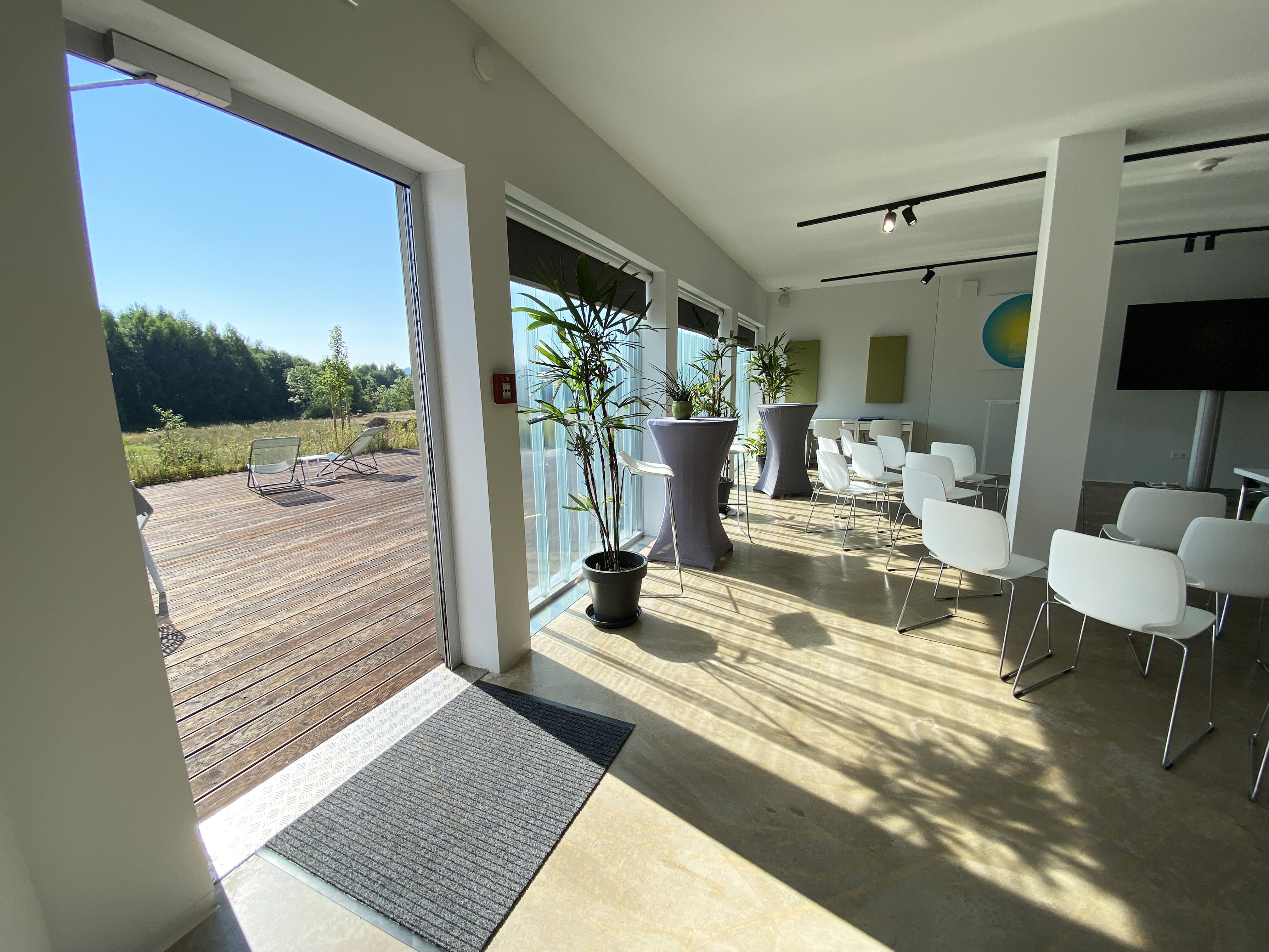 Seminarraum: Tagungsräume mit direktem Zugang zur Terrasse - Avaneo Hotel Marktredwitz