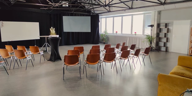 Tagungshotels - Beamer und Leinwand - Video Studio Wien