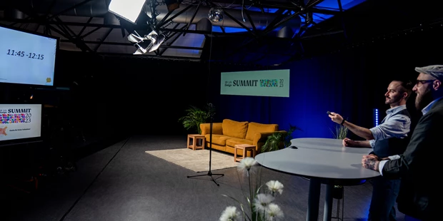 Tagungshotels - Beamer und Leinwand - Video Studio Wien