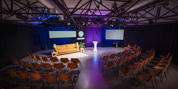 Tagungshotels - Beamer und Leinwand - Video Studio Wien