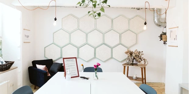 Tagungshotels - Beamer und Leinwand - Lounge - Impact Hub