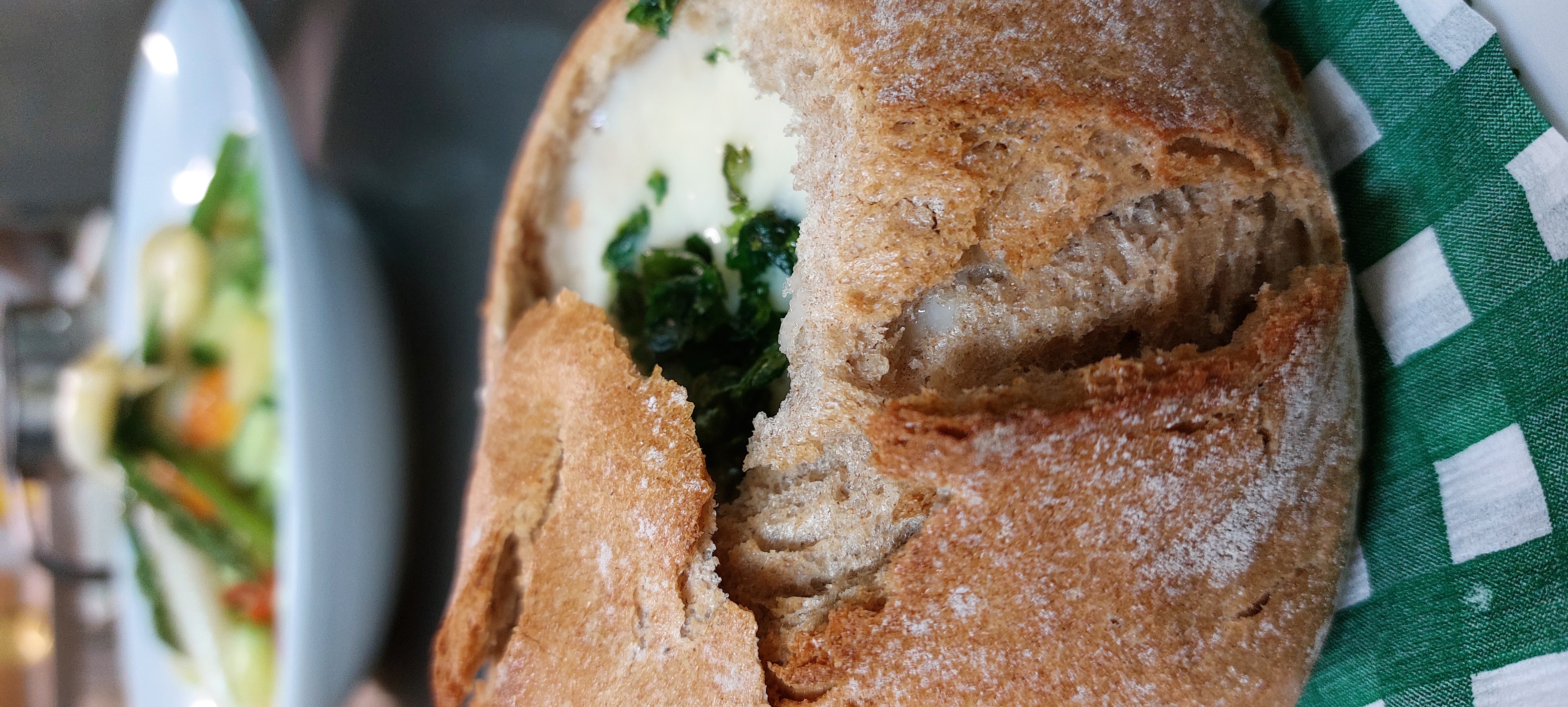 Tagungshotels - Portier: kein Portier - Spargelsuppe im Brotteig - LandRastHaus Maria Bild - bodenständig und exklusiv