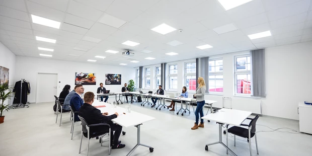Tagungshotels - Beamer und Leinwand - Rotax MAX Dome Linz