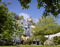 Seminarraum: Stammhaus mit Reception im Herzen der Hotelanlage - Rogner Bad Blumau