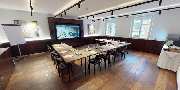Tagungshotels - Beamer und Leinwand - K+K Hospitality GmbH