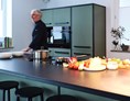 Seminarraum: Auch Kochveranstaltungen können durchgeführt werden oder aber die Küche fürs Catering verwendet werden. - Botanical Kitchen in Grafing bei München