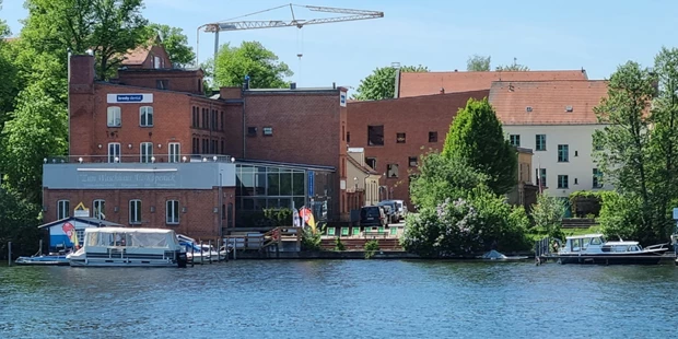 Tagungshotels - Beamer und Leinwand - Wasseransicht - Katzengraben 19