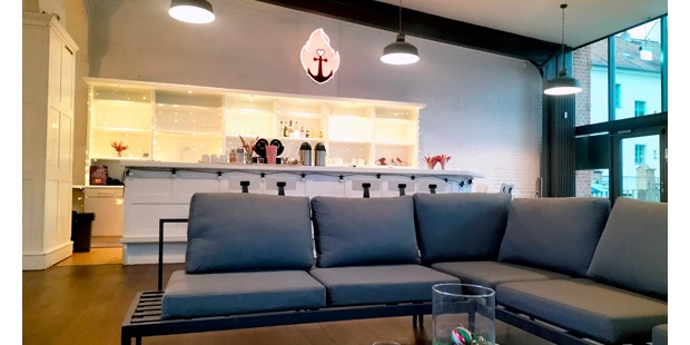 Tagungshotels - Beamer und Leinwand - Großer Saal - Katzengraben 19