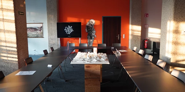 Tagungshotels - Beamer und Leinwand - Gehen Sie den Dingen im Nautilus auf den Grund - dank bester technischer Ausstattung ideal für Seminare, Workshops und (Online-)Meetings. - Tabakfabrik Linz