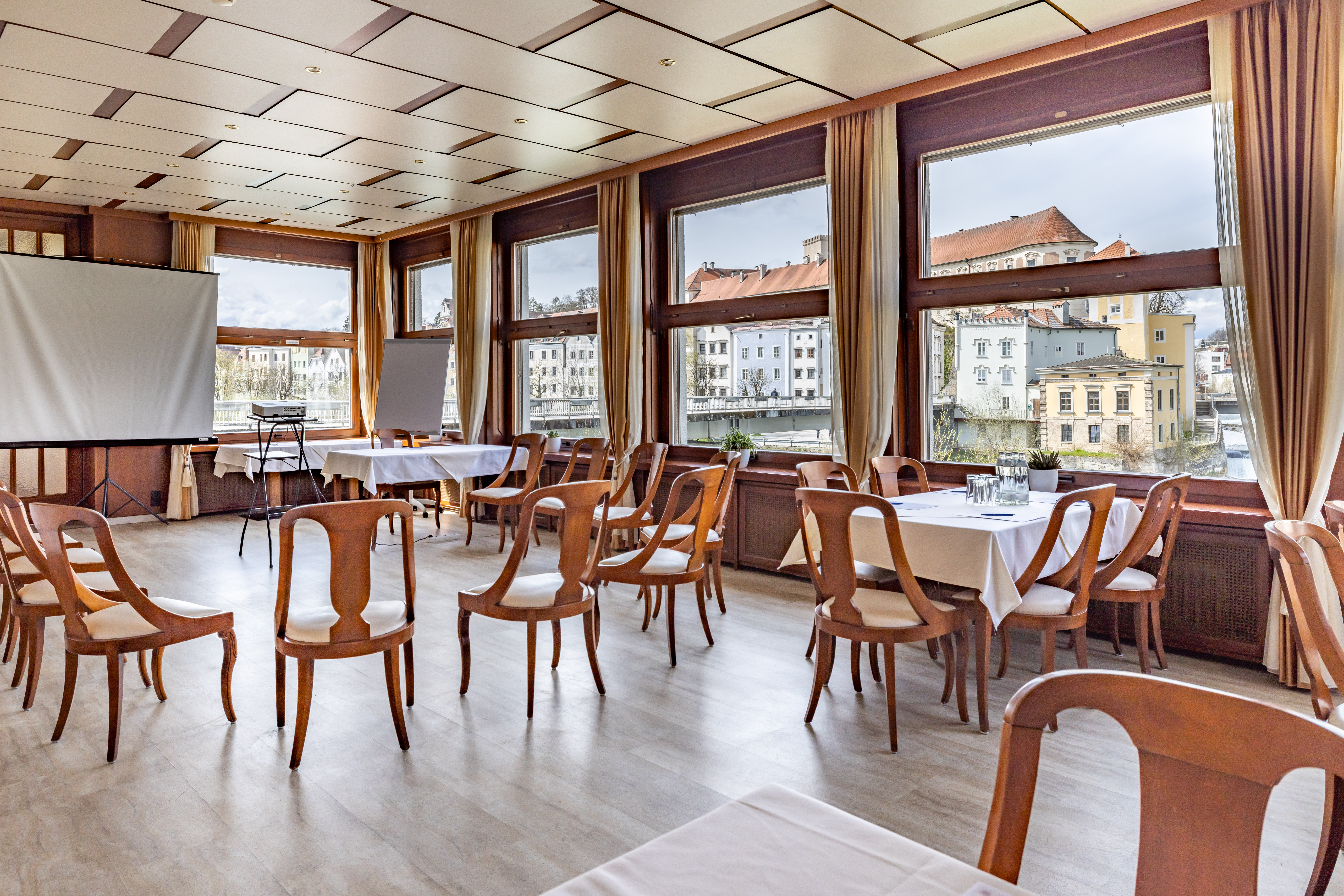****HOTEL-RESTAURANT MINICHMAYR Räume Panorama-Raum I