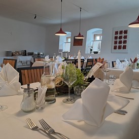 Seminarraum: Unser Küchenteam bereitet unseren Gästen österreichische Klassiker, zubereitet mit regionalen Produkten, und mit einem mediterranem Einschlag. - Quartier35