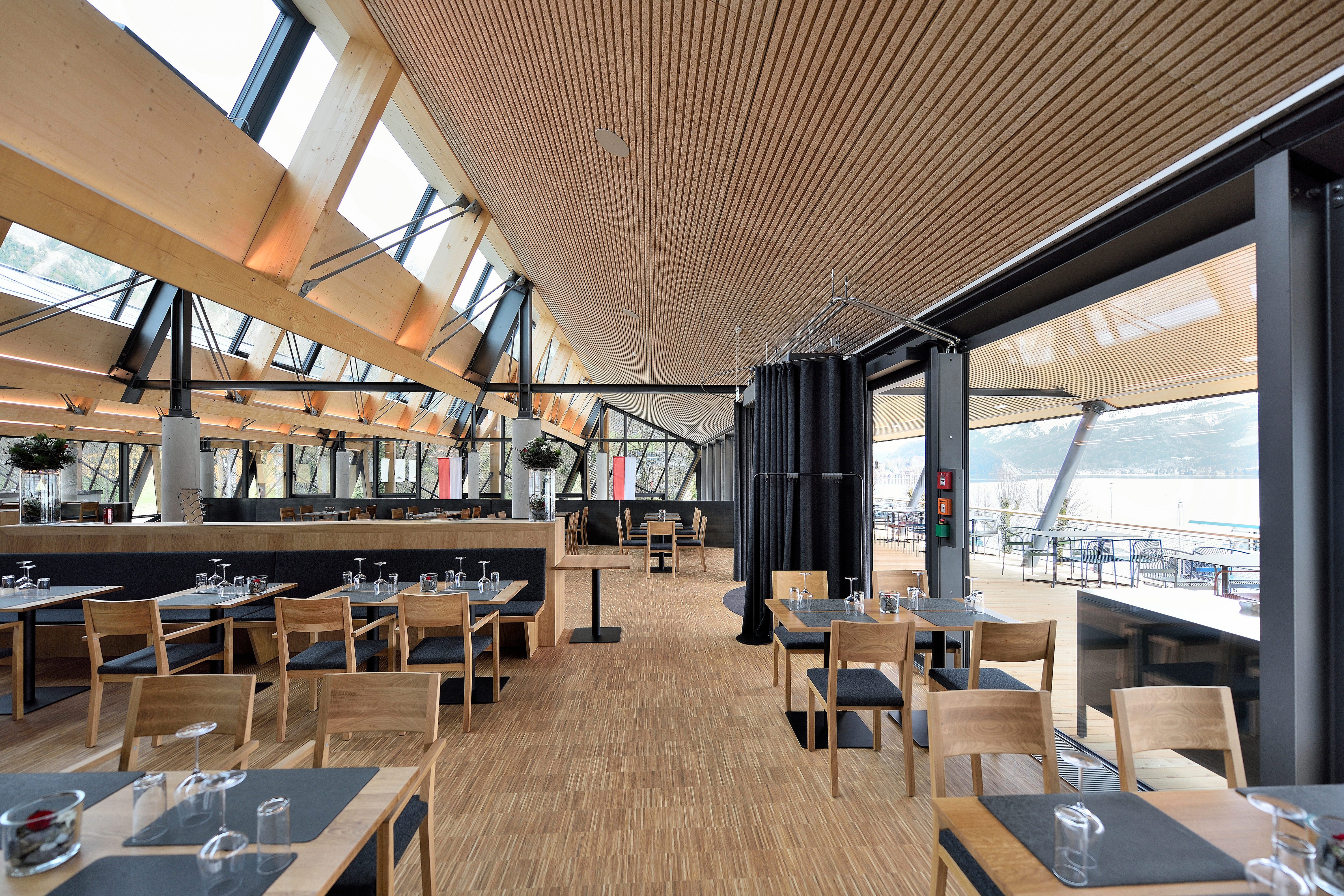 ErlebnisQuartier & WolfgangseeSchifffahrt & SchafbergBahn Räume Café & Restaurant EQ