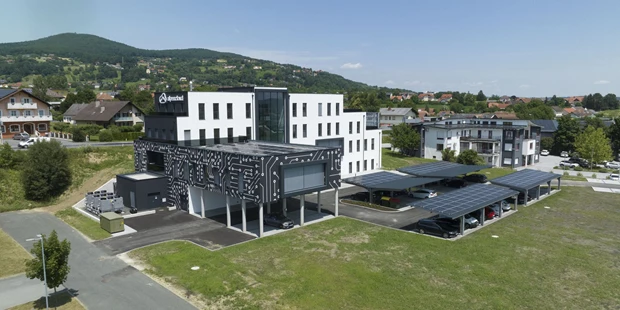 Tagungshotels - Beamer und Leinwand - Alpencloud Business- & Innovationscenter