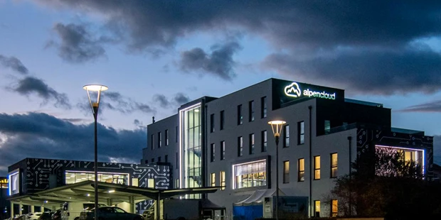 Tagungshotels - Beamer und Leinwand - Alpencloud Business- & Innovationscenter