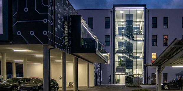 Tagungshotels - Beamer und Leinwand - Alpencloud Business- & Innovationscenter