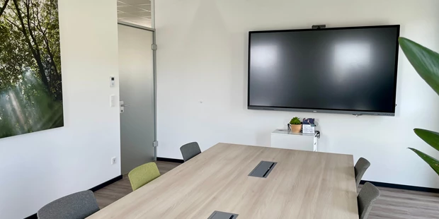 Tagungshotels - Beamer und Leinwand - Alpencloud Business- & Innovationscenter