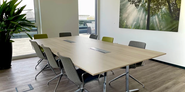Tagungshotels - Beamer und Leinwand - Alpencloud Business- & Innovationscenter
