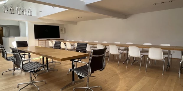 Tagungshotels - Beamer und Leinwand - ROOF LOFT IM FILMQUARTIER WIEN