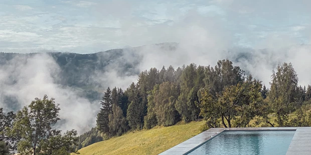 Tagungshotels - Beamer und Leinwand - Pool - I am Escape