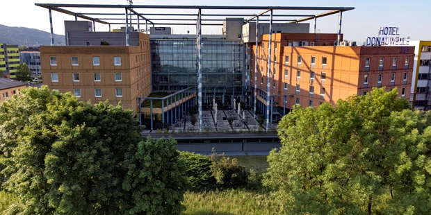 Tagungshotels - Mühlviertel - Hotel Donauwelle - eine Aufnahme aus der Luft. - Hotel Donauwelle Linz