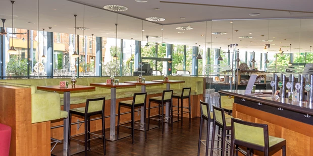 Tagungshotels - Mühlviertel - Treffpunkt in Linz- die Bar im Hotel Donauwelle. - Hotel Donauwelle Linz