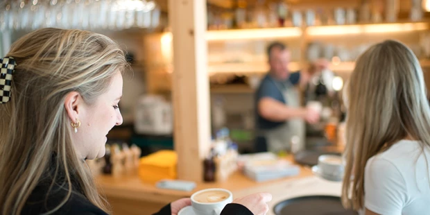 Tagungshotels - Beamer und Leinwand - Kaffee vom Siebträger - Seminarwerkstatt Bobingen