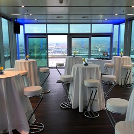 Seminarraum: Sky Lobby mit Blick auf die Terrasse - wolke19 im Ares Tower