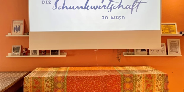 Tagungshotels - Abhörsicher: Einzelne Räume - Full HD Beamer und Leinwand Barraum - Die Schankwirtschaft im Augarten
