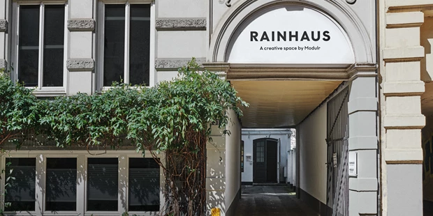 Tagungshotels - Hamburg-Stadt (Hamburg, Freie und Hansestadt) - Der Zugang von der großen Rainstraße zum Hinterhof, in dem sich das Rainhaus versteckt. - Rainhaus