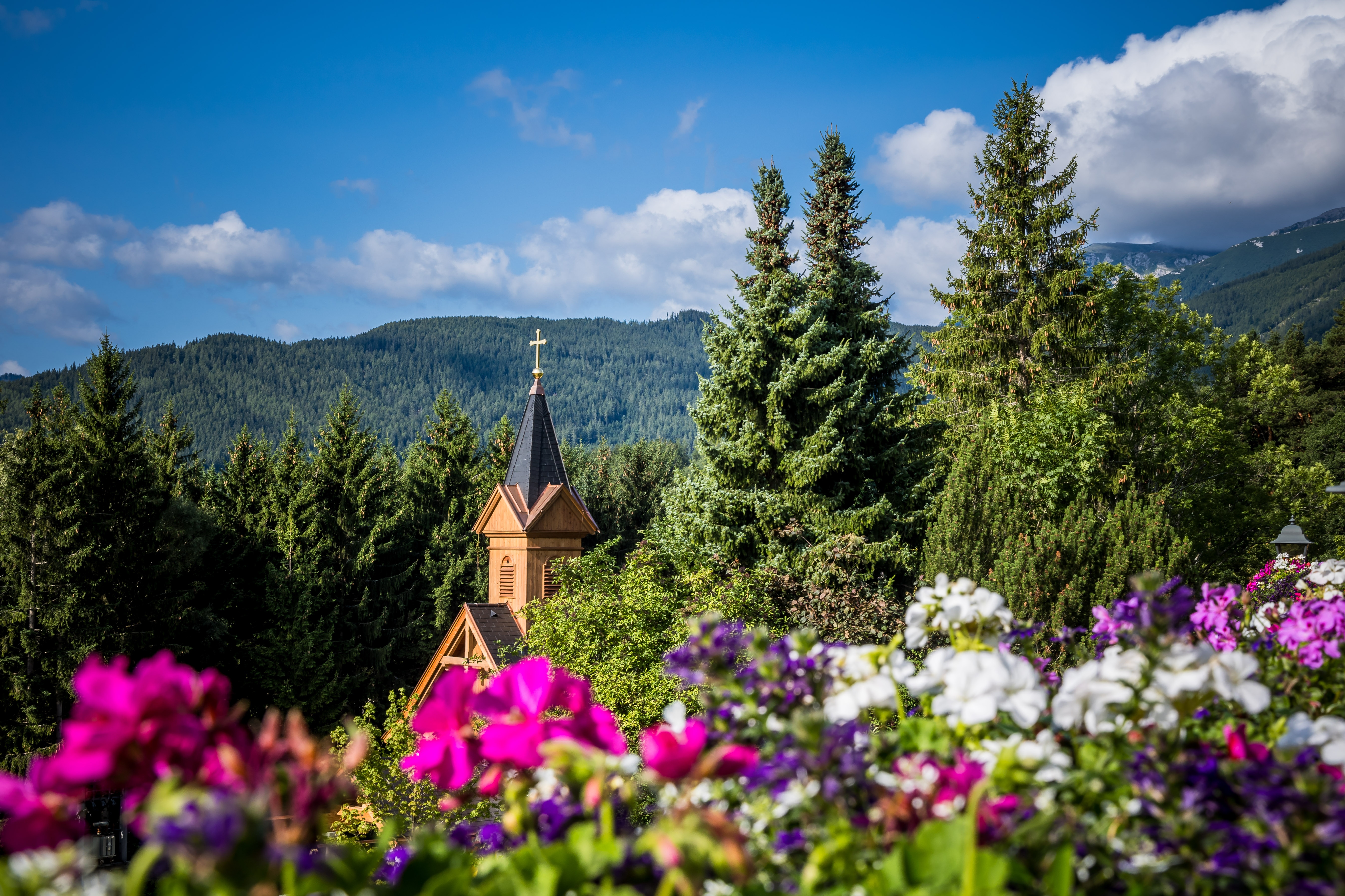 Seminarraum: Blick von der Terrasse auf unsere Kapelle - Seminarlocation Knappenhof